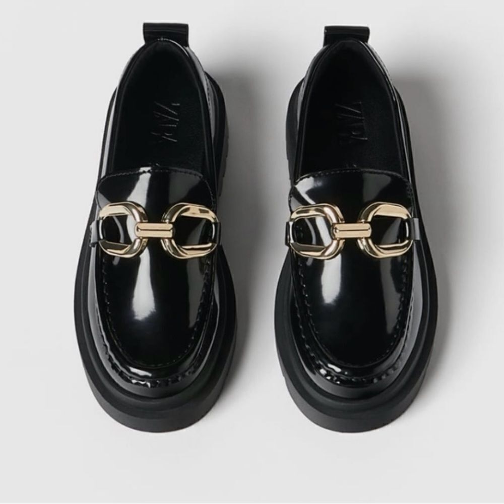 Zara girls lug sole loafers with gold chain